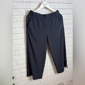 T by Talbots Women's navy blue pull on ankle Pants - Size S